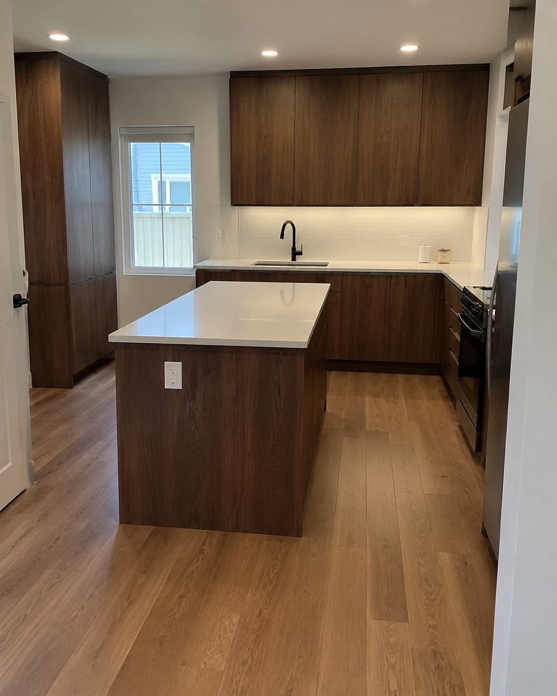 Walnut decorative kitchen cabinet finish