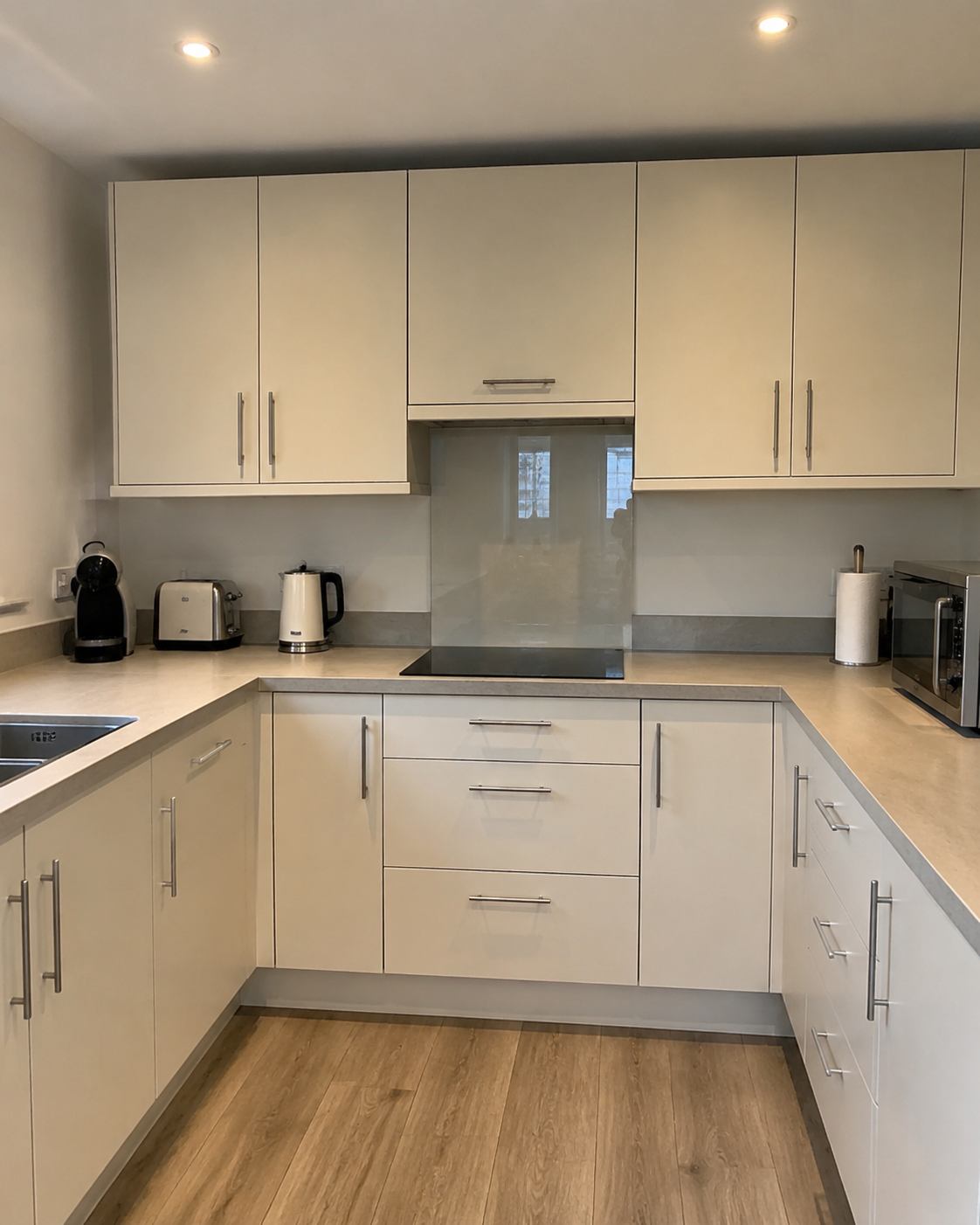 White modern kitchen cabinet finish