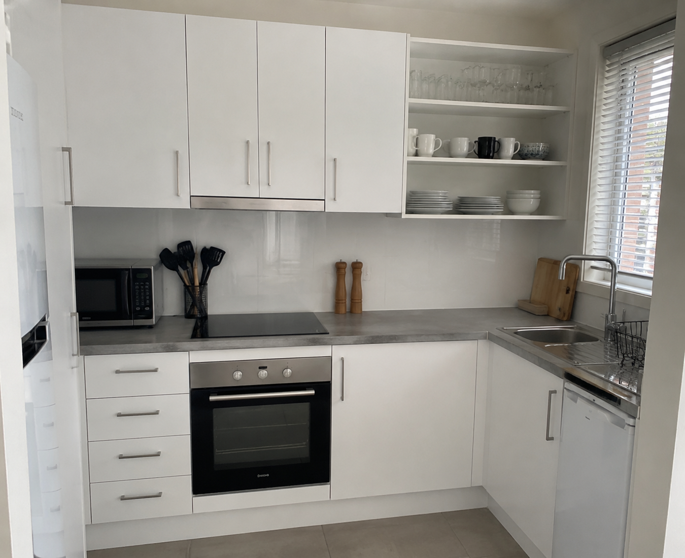 Minimal white kitchen cabinets